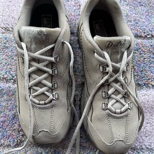 Skechers Women’s Sz 11 D'Lites Sport Tan Athletic Shoes Sneakers Comfort Outdoor